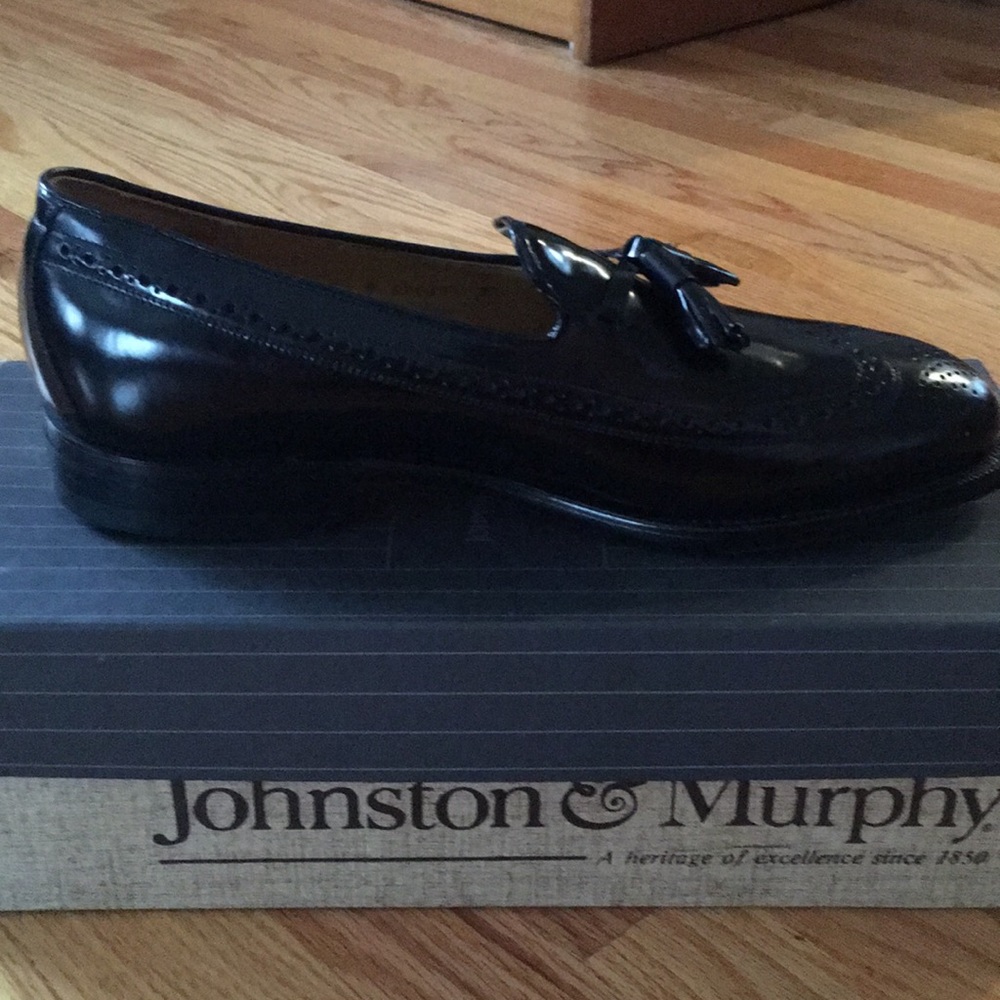 Men’s black leather loafers